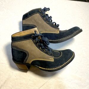 Kickers Vintage Sueded Leather Navy and Grey Ankle Heeled Boots Lace Up 36 5 US